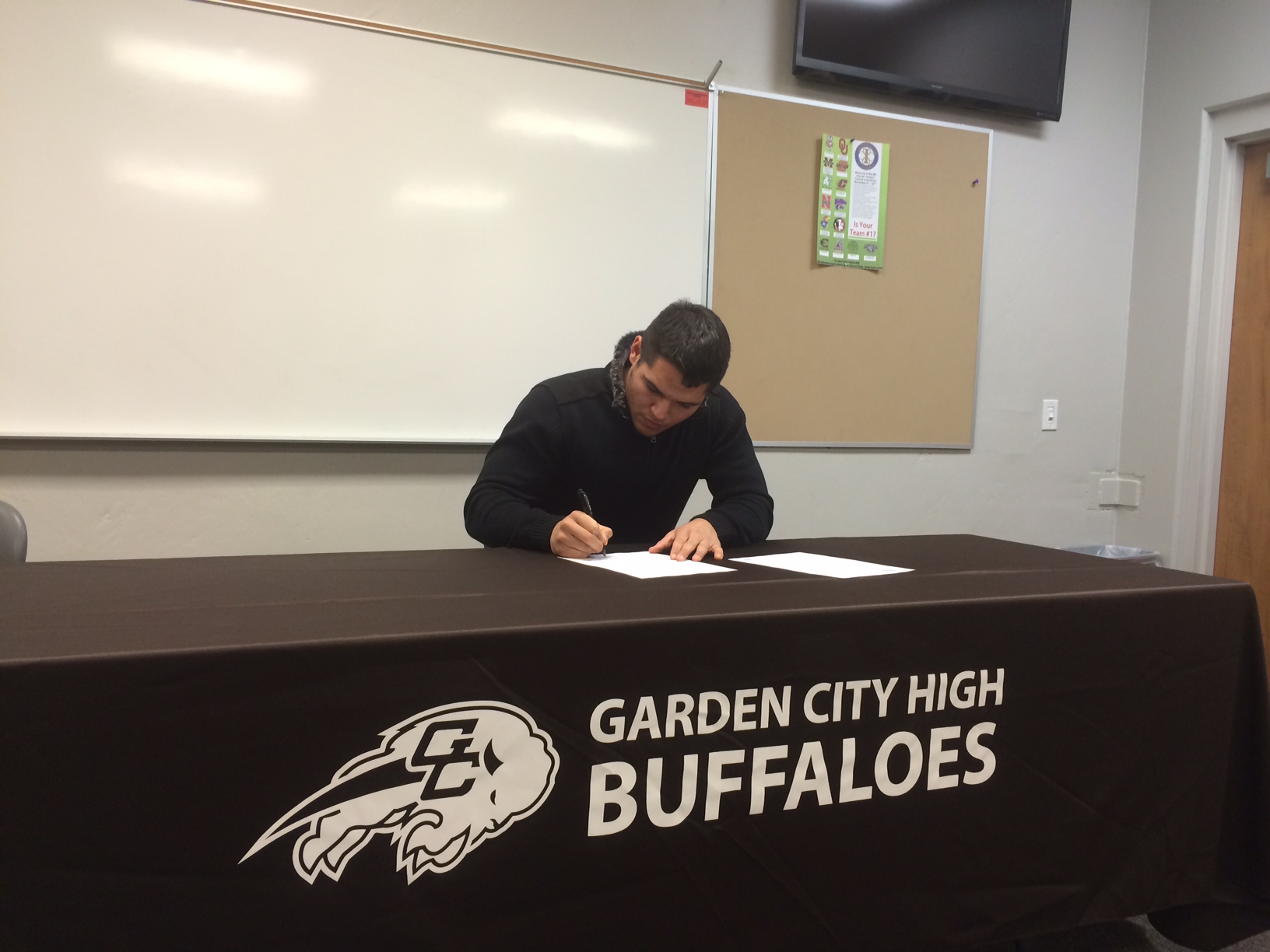 gabe luna signing