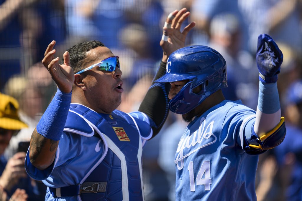 Edward Olivares, Salvador Perez