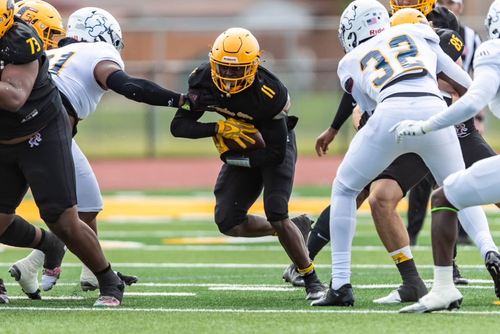 James Jones (#11) carries for Garden City. Photo Credits: Adam Shrimplin, Garden City Community College