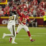 Patrick Mahomes throws for 331 yards, Derek Carr hurt as Chiefs shut down Saints for 26-13 victory