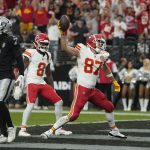 Mahomes passes for 262 yards and 2 TDs, Chiefs beat Raiders 27-20 to improve to 7-0